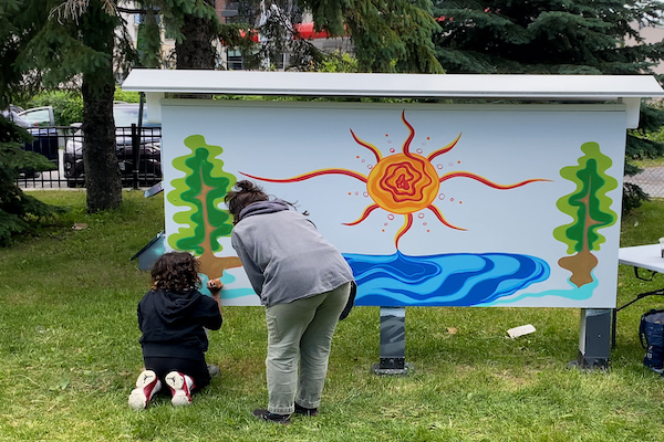 Stephanie Babij engages the community in her participative mural in Ottawa